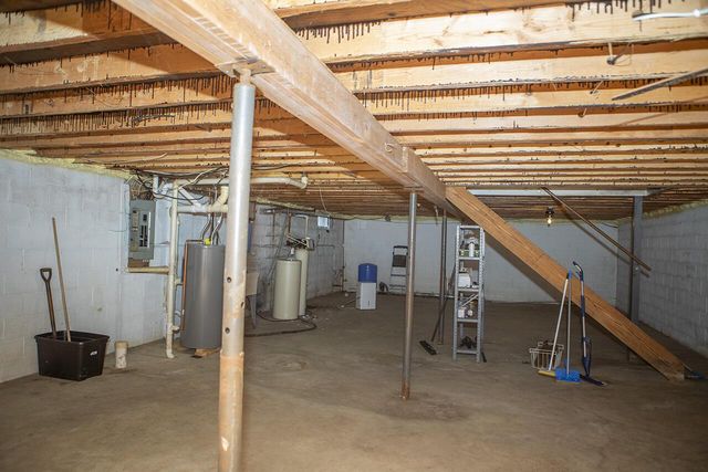 N8365 Parkview DRIVE, Ixonia, WI 53036