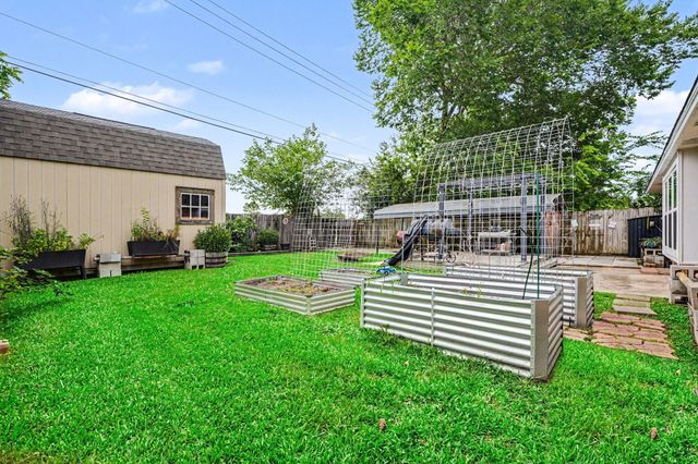 16811 Bougainvilla Lane, Friendswood, TX 77546