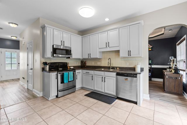 112 Norine Drive, Holly Ridge, NC 28445