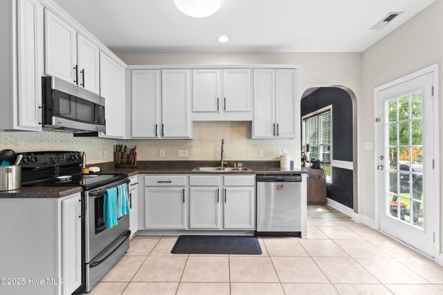 112 Norine Drive, Holly Ridge, NC 28445
