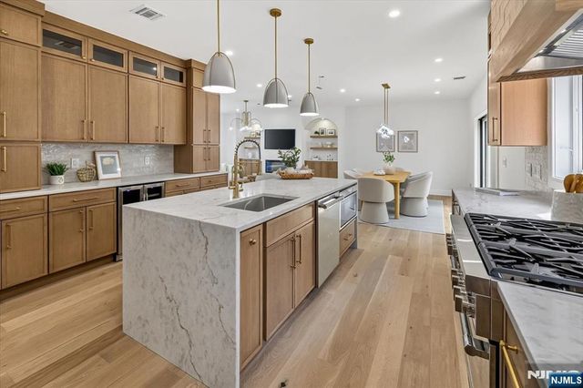 513 Hensler Lane, Oradell, NJ 07649