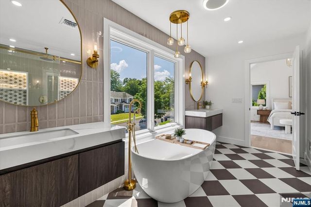 513 Hensler Lane, Oradell, NJ 07649
