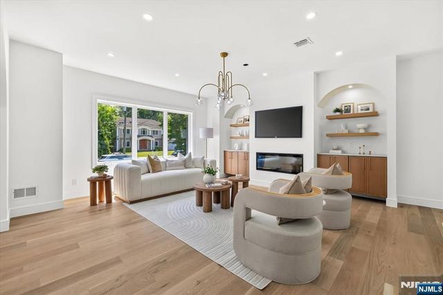 513 Hensler Lane, Oradell, NJ 07649