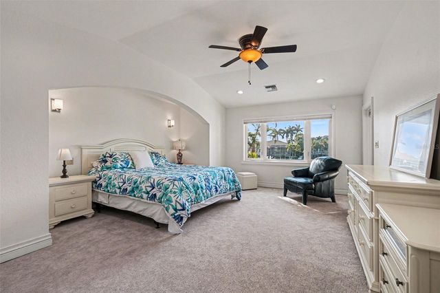 840 3RD AVENUE S, Tierra Verde, FL 33715