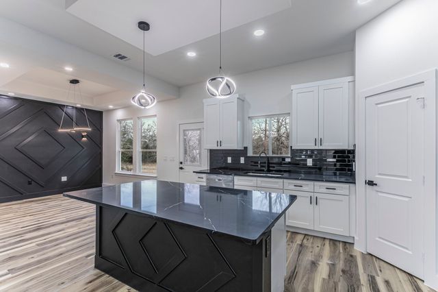 4898 Point La Vista Road, Malakoff, TX 75148