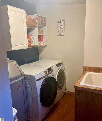 3949 S Alamando Road, St Louis, MI 48880