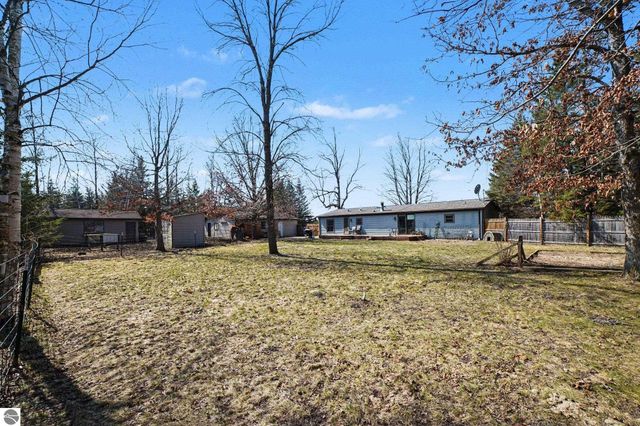 3949 S Alamando Road, St Louis, MI 48880