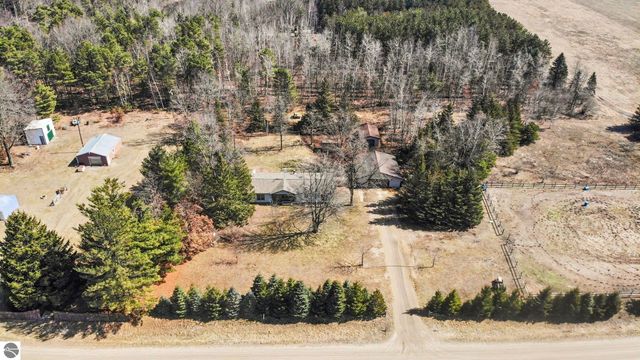 3949 S Alamando Road, St Louis, MI 48880