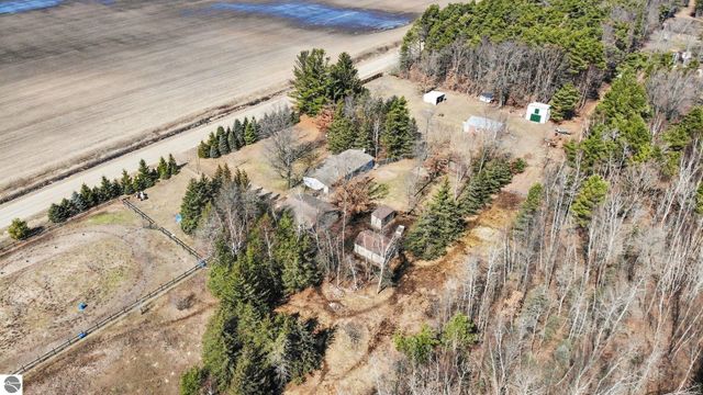 3949 S Alamando Road, St Louis, MI 48880