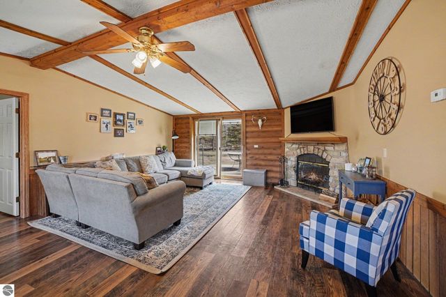 3949 S Alamando Road, St Louis, MI 48880