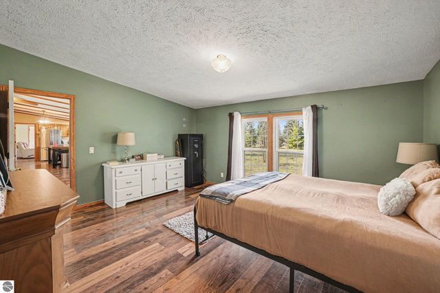 3949 S Alamando Road, St Louis, MI 48880