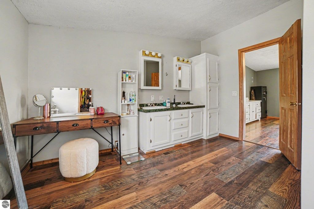 Image 10 of property listing at 3949 S Alamando Road, St Louis, MI 48880