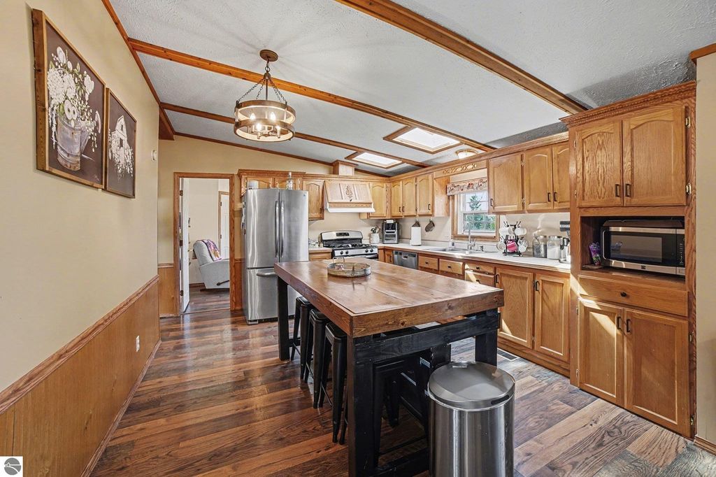 Image 12 of property listing at 3949 S Alamando Road, St Louis, MI 48880