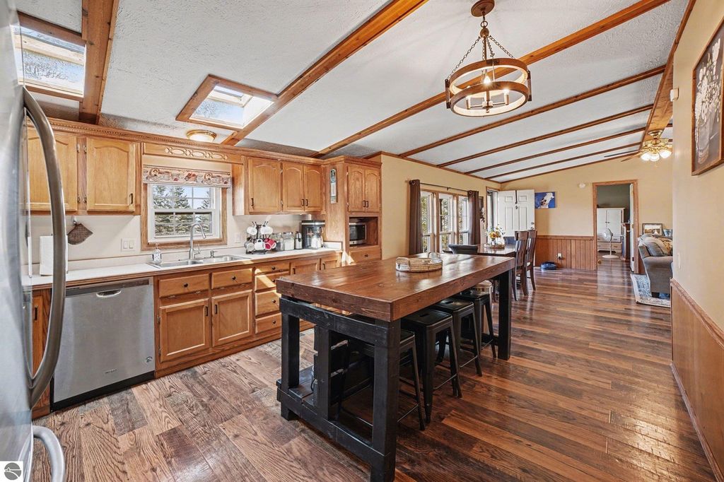 Image 13 of property listing at 3949 S Alamando Road, St Louis, MI 48880