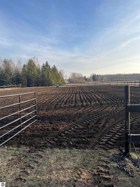 Image 25 of property listing at 3949 S Alamando Road, St Louis, MI 48880