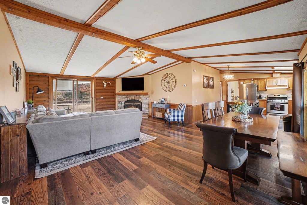 Image 3 of property listing at 3949 S Alamando Road, St Louis, MI 48880