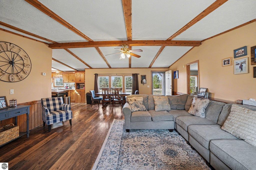 Image 5 of property listing at 3949 S Alamando Road, St Louis, MI 48880