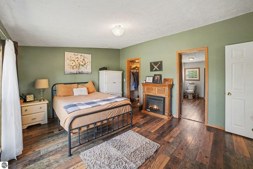 Image 7 of property listing at 3949 S Alamando Road, St Louis, MI 48880