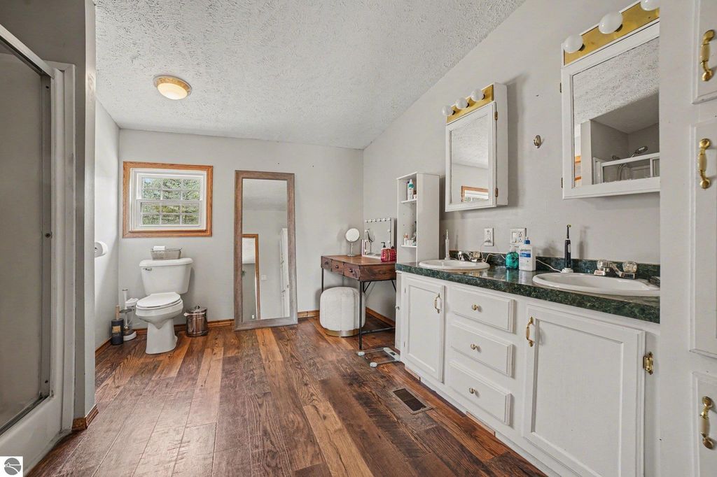 Image 9 of property listing at 3949 S Alamando Road, St Louis, MI 48880