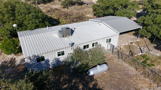 1031 shin oak, Menard, TX 76859