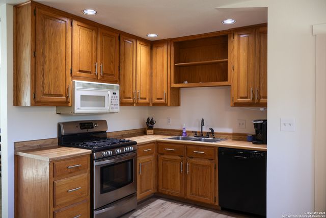 1031 shin oak, Menard, TX 76859