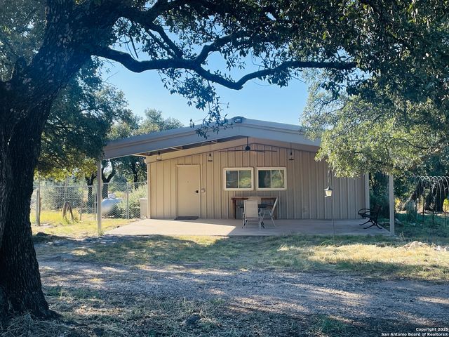 1031 shin oak, Menard, TX 76859