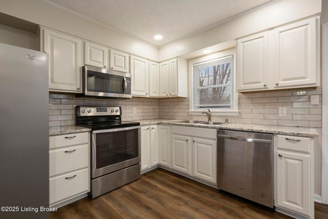 2912 Yorkshire Blvd, Louisville, KY 40220