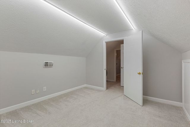 2912 Yorkshire Blvd, Louisville, KY 40220