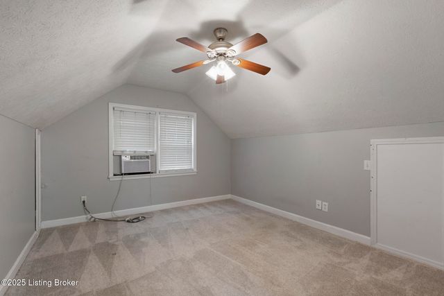 2912 Yorkshire Blvd, Louisville, KY 40220