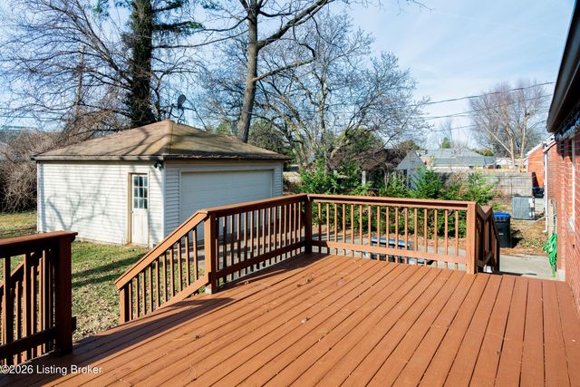 2912 Yorkshire Blvd, Louisville, KY 40220