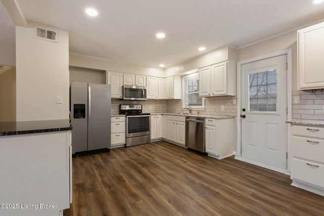 2912 Yorkshire Blvd, Louisville, KY 40220