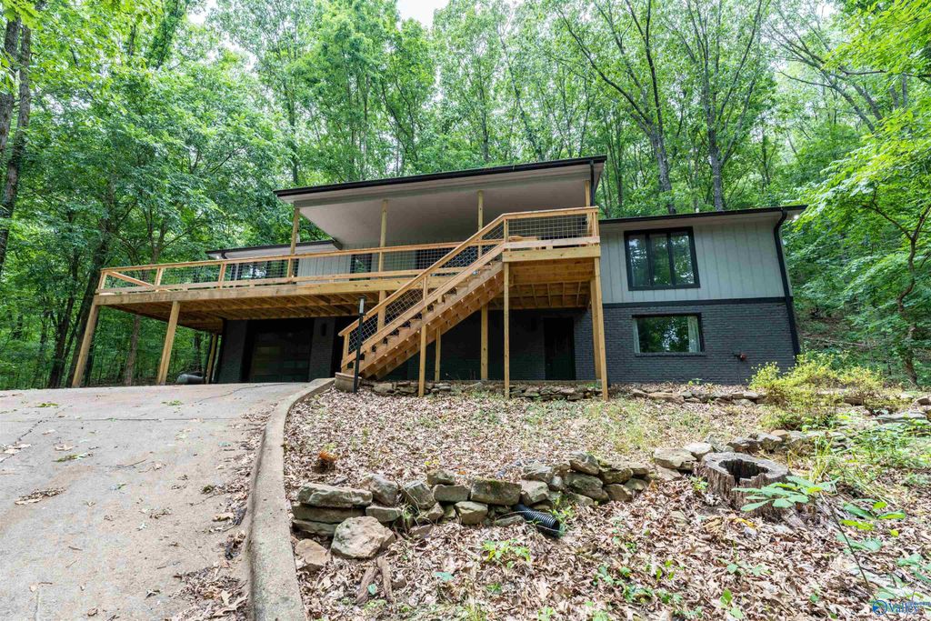206 Newcomb Road, Owens Cross Roads, AL 35763