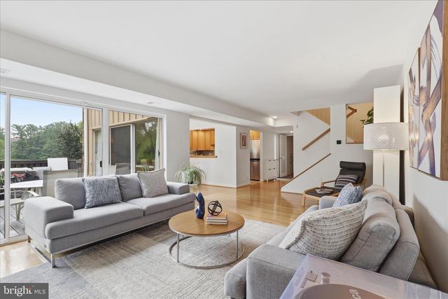 11460 LINKS DR, Reston, VA 20190