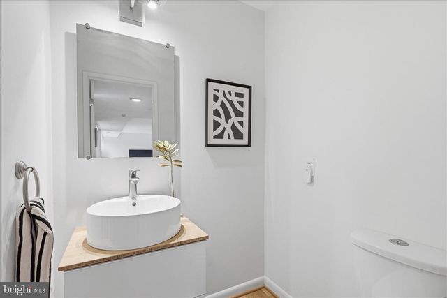 11460 LINKS DR, Reston, VA 20190