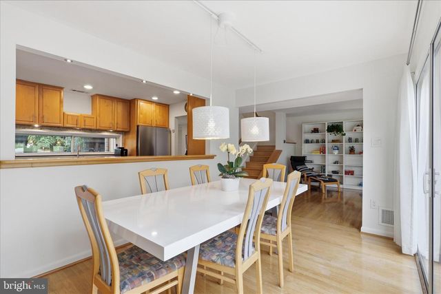 11460 LINKS DR, Reston, VA 20190