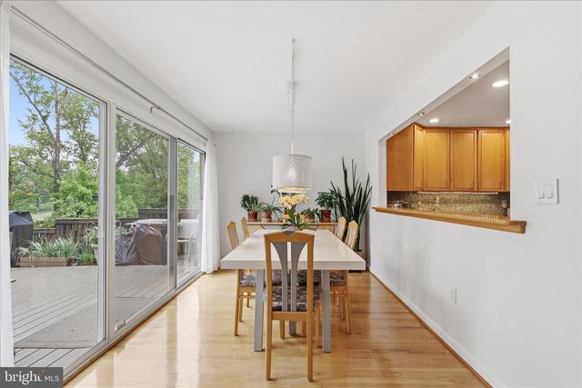 11460 LINKS DR, Reston, VA 20190