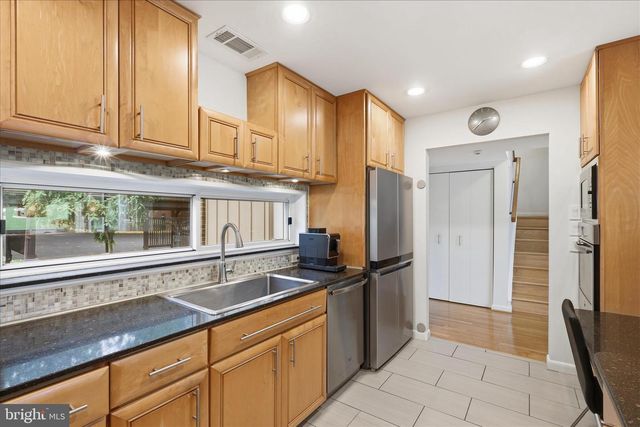 11460 LINKS DR, Reston, VA 20190