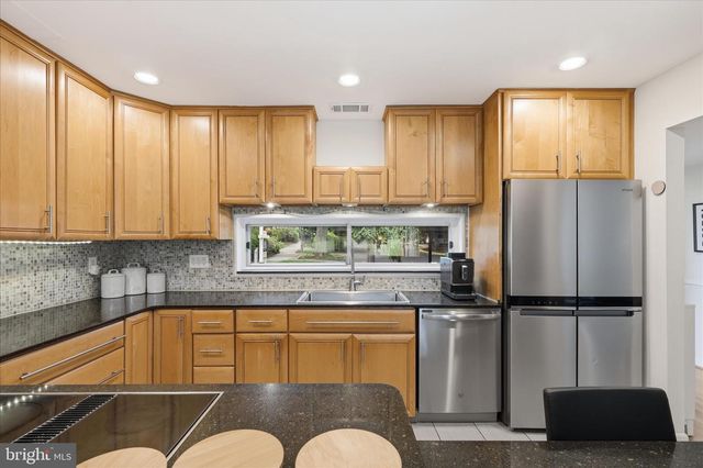 11460 LINKS DR, Reston, VA 20190