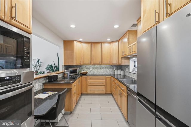 11460 LINKS DR, Reston, VA 20190