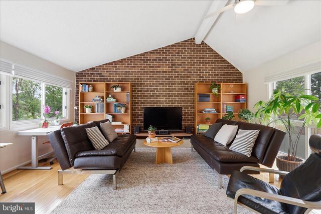 11460 LINKS DR, Reston, VA 20190