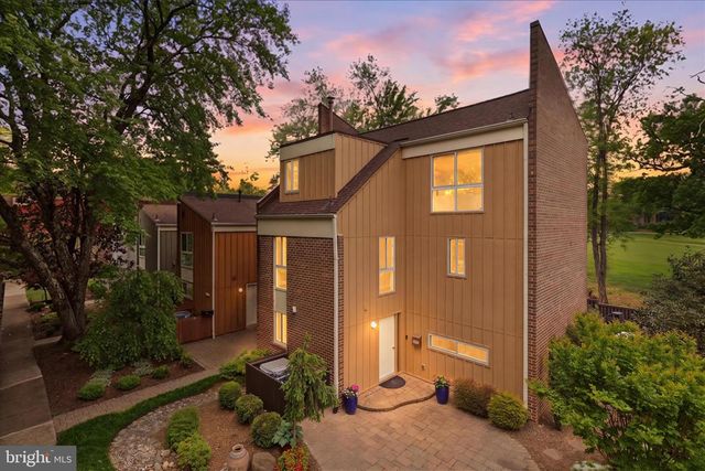 11460 LINKS DR, Reston, VA 20190