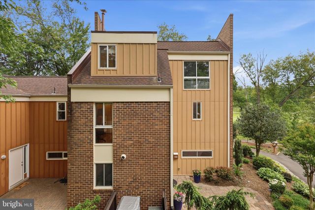 11460 LINKS DR, Reston, VA 20190