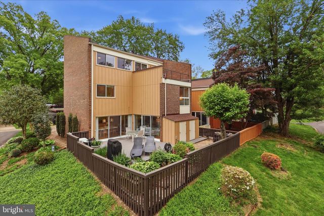 11460 LINKS DR, Reston, VA 20190