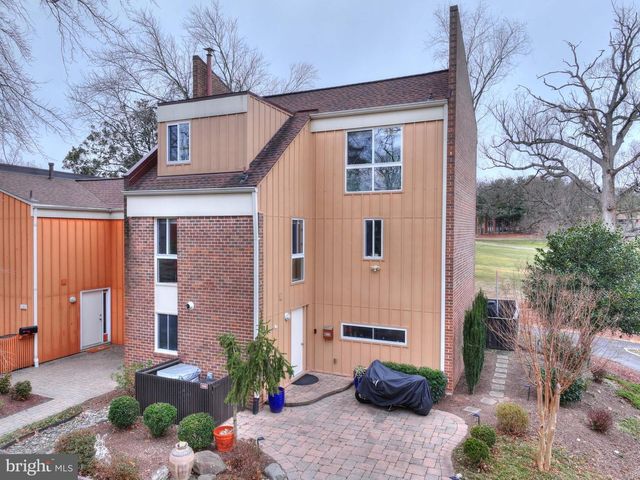 11460 LINKS DR, Reston, VA 20190