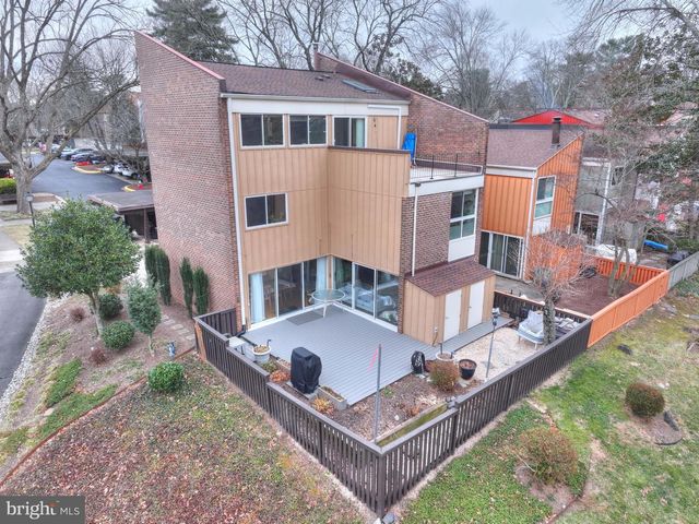 11460 LINKS DR, Reston, VA 20190