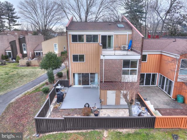 11460 LINKS DR, Reston, VA 20190