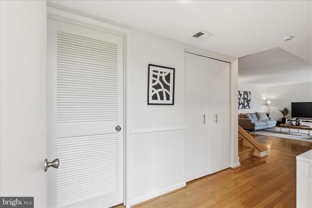 11460 LINKS DR, Reston, VA 20190