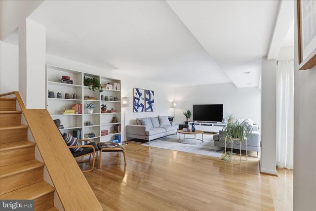 11460 LINKS DR, Reston, VA 20190