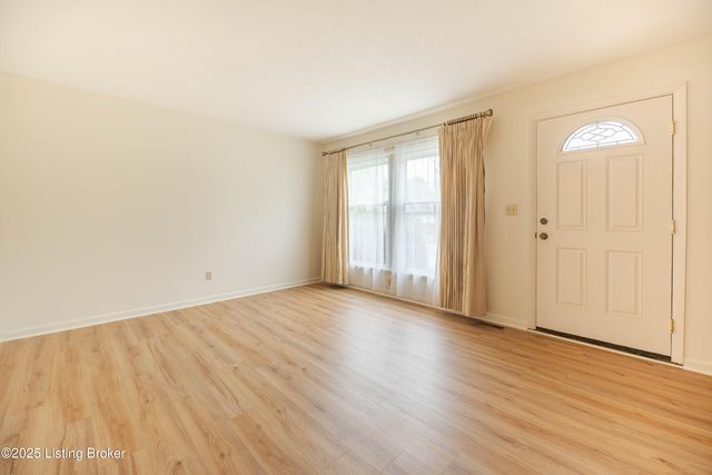 9213 Wendell Way, Louisville, KY 40299