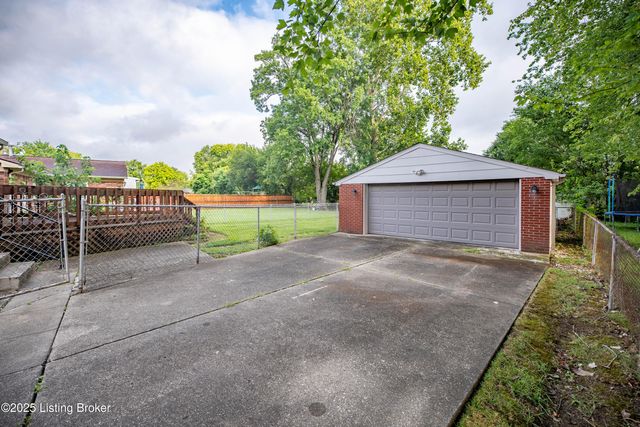 9213 Wendell Way, Louisville, KY 40299